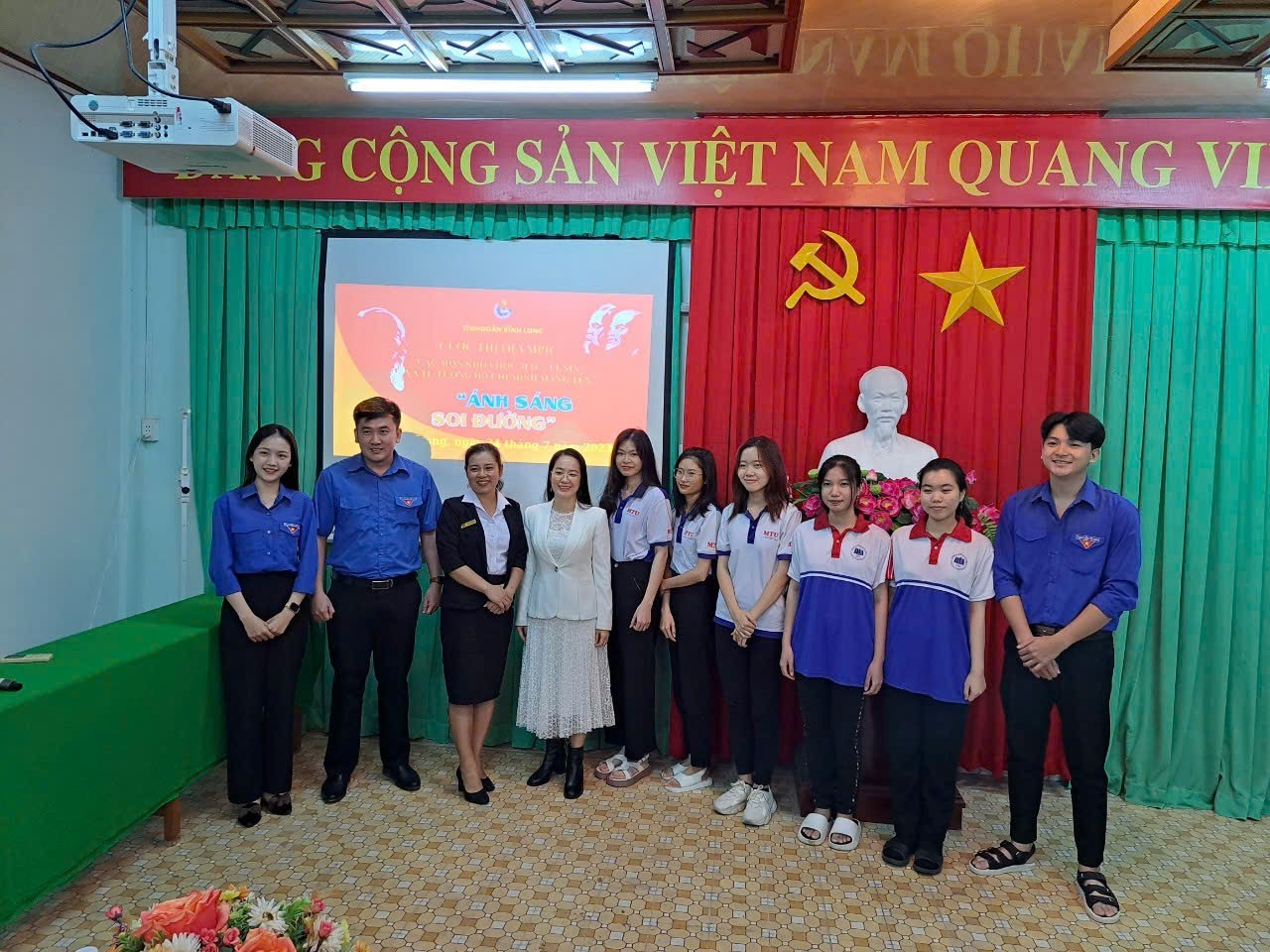 Tham gia các hoạt động